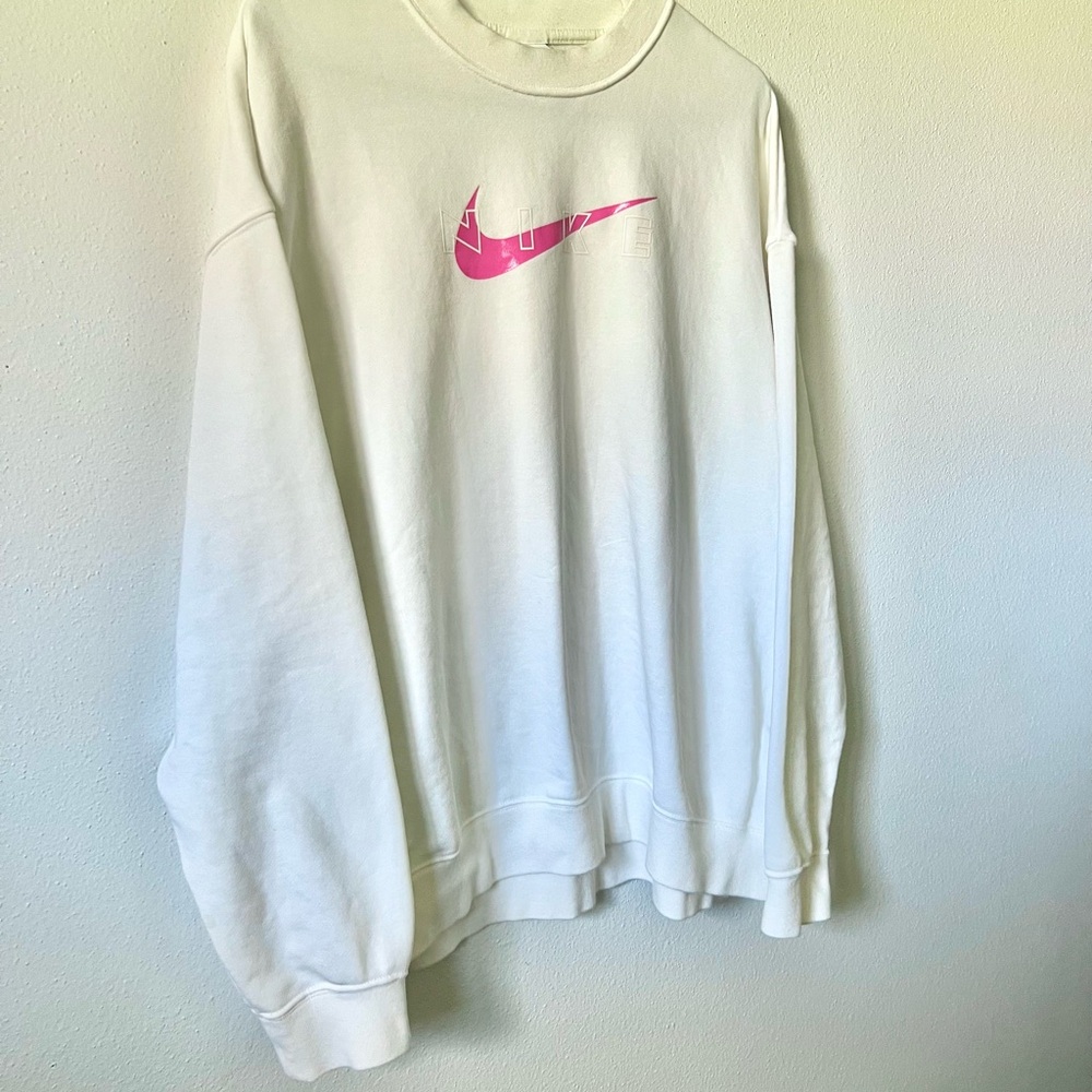 NIKE - White Crew Neck Sweater w/ Pink Logo